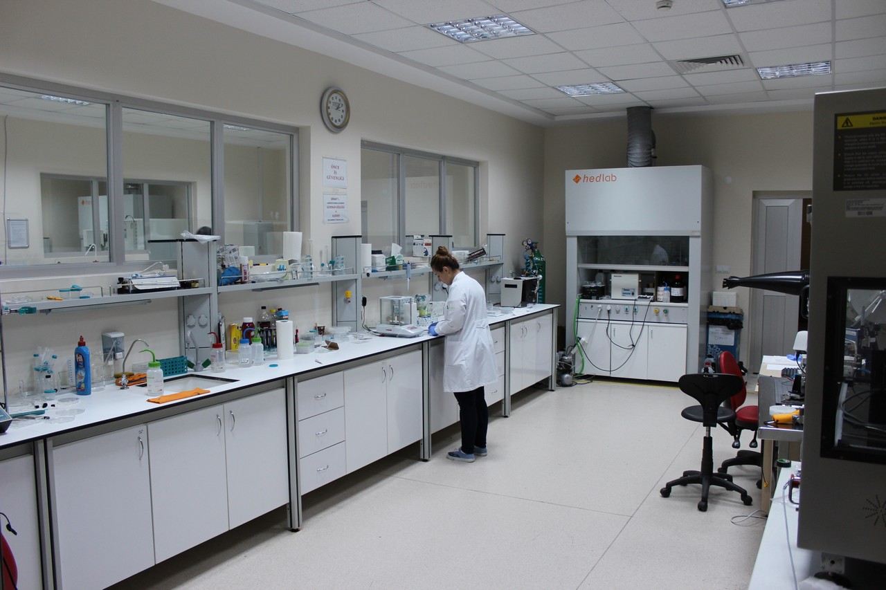 Testing and colour control laboratory